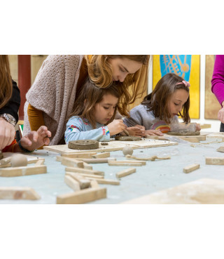 LA COLATA DI GESSO | Sculpture workshop for families with children 6-11 years old