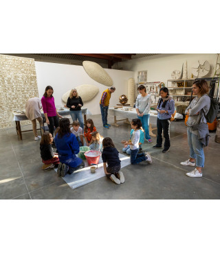 LA COLATA DI GESSO | Laboratorio di scultura  per famiglie con bambini e bambine 6-11 anni