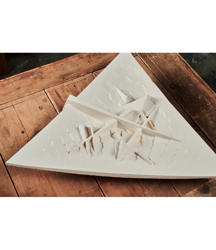 Piatto triangolare I (bianco), 2006