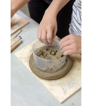 LA COLATA DI GESSO | Laboratorio di scultura per famiglie con bambini e bambine 3-5 anni