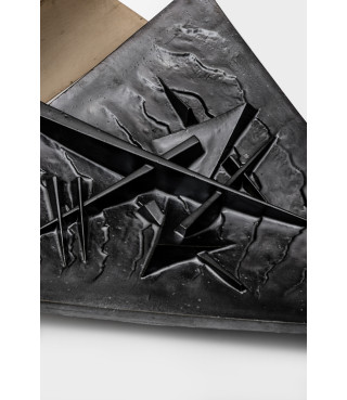 Piatto triangolare (nero), 2003