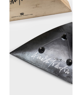 Piatto triangolare (nero), 2003